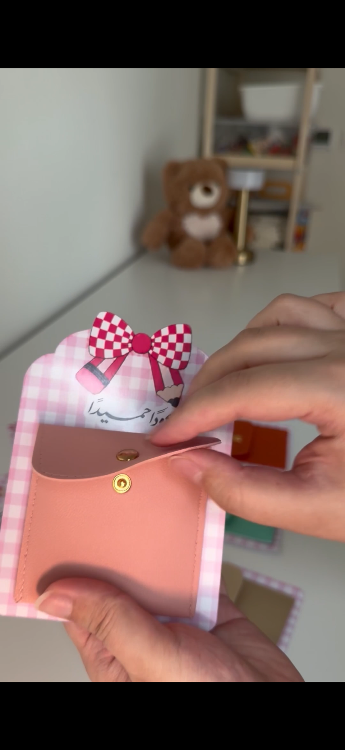 mirror-with-wallet
