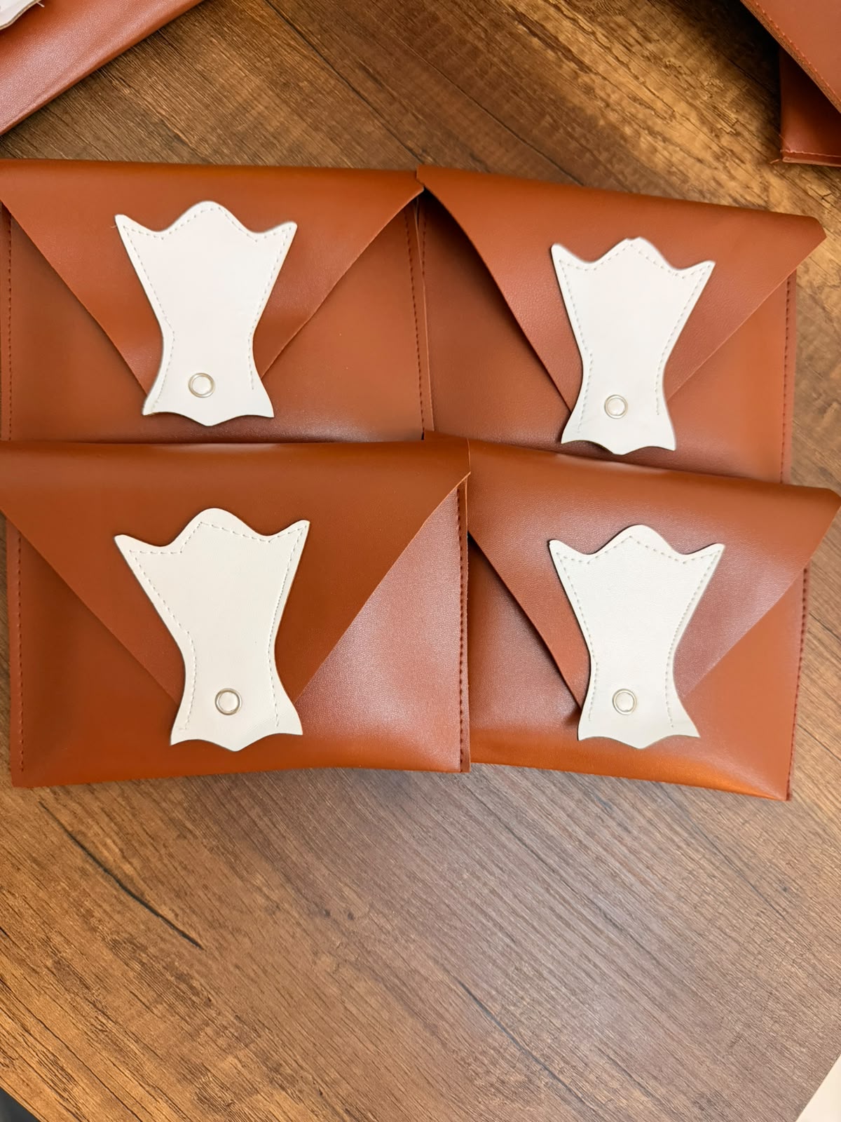 electronic-incense-burner-in-premium-leather-pouch